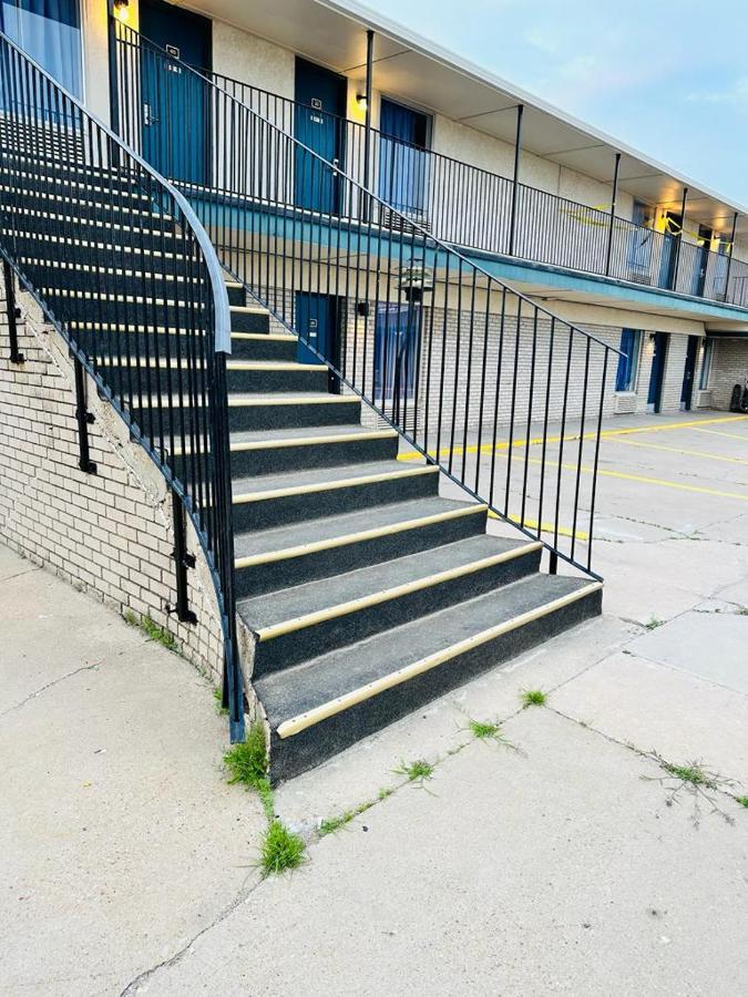 Travel Inn & Suites Emporia Exterior photo