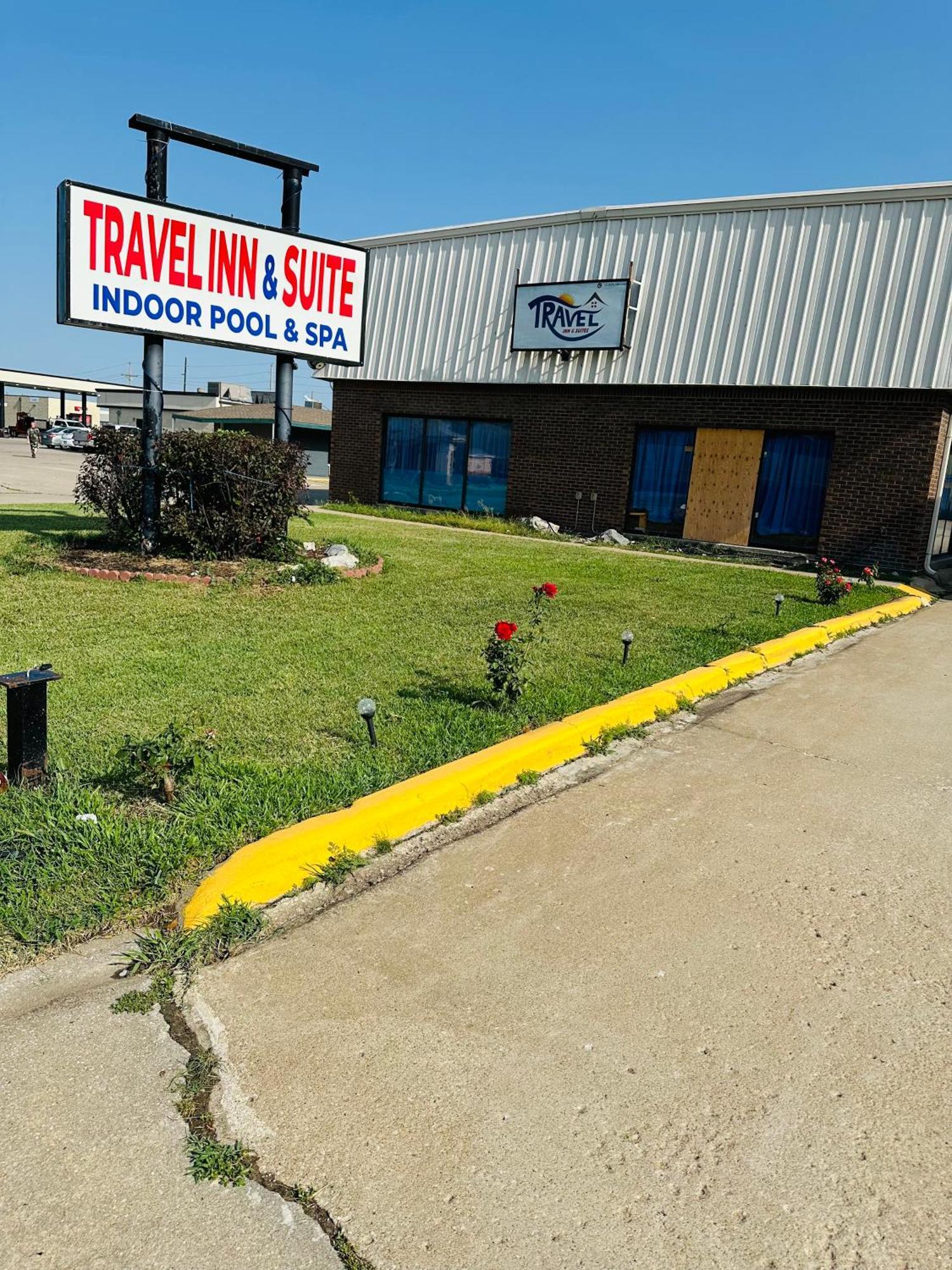 Travel Inn & Suites Emporia Exterior photo